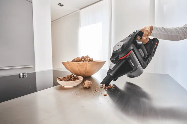 Вертикальный пылесос Bosch BCS82BL24