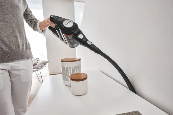Вертикальный пылесос Bosch BCS82BL24