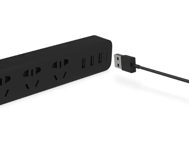 Удлинитель Xiaomi Power Strip с 3 портами USB-2A Fast Charge, черный