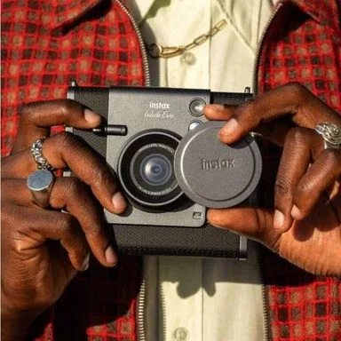 Фотоаппарат Fujifilm Instax Wide Evo Black