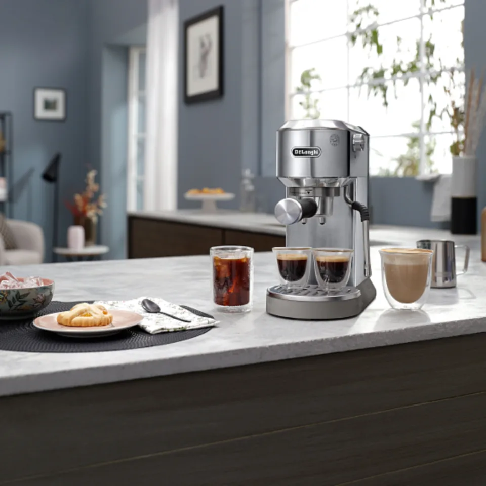 Qəhvə bişirən Delonghi EC890.M