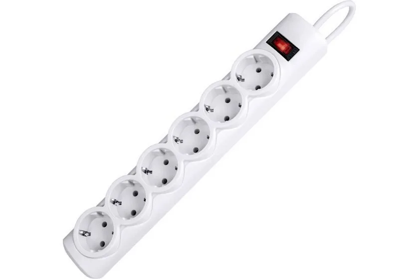 Uzatma kabeli Defender Surge protector DFS 153 3 m white 6 outlets (99490)