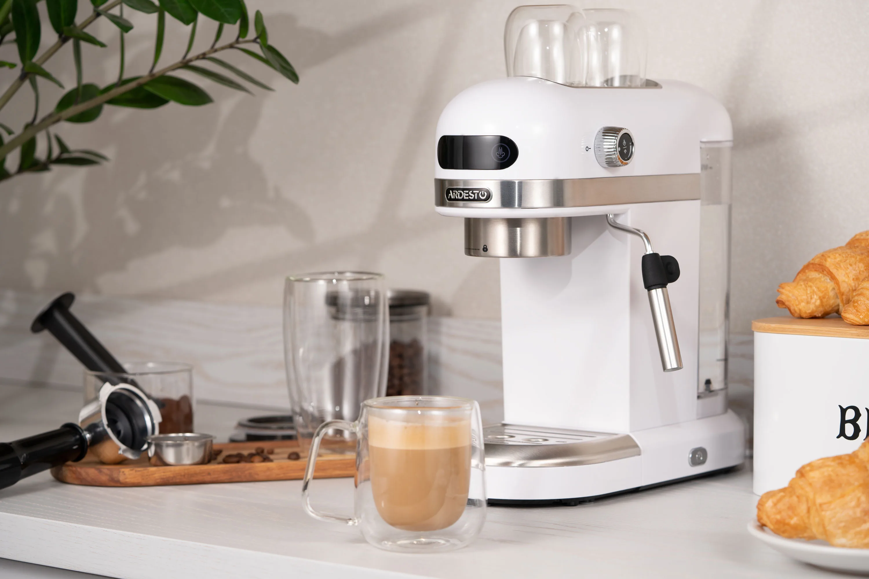 Кофе машина Ardesto YCM-E1500