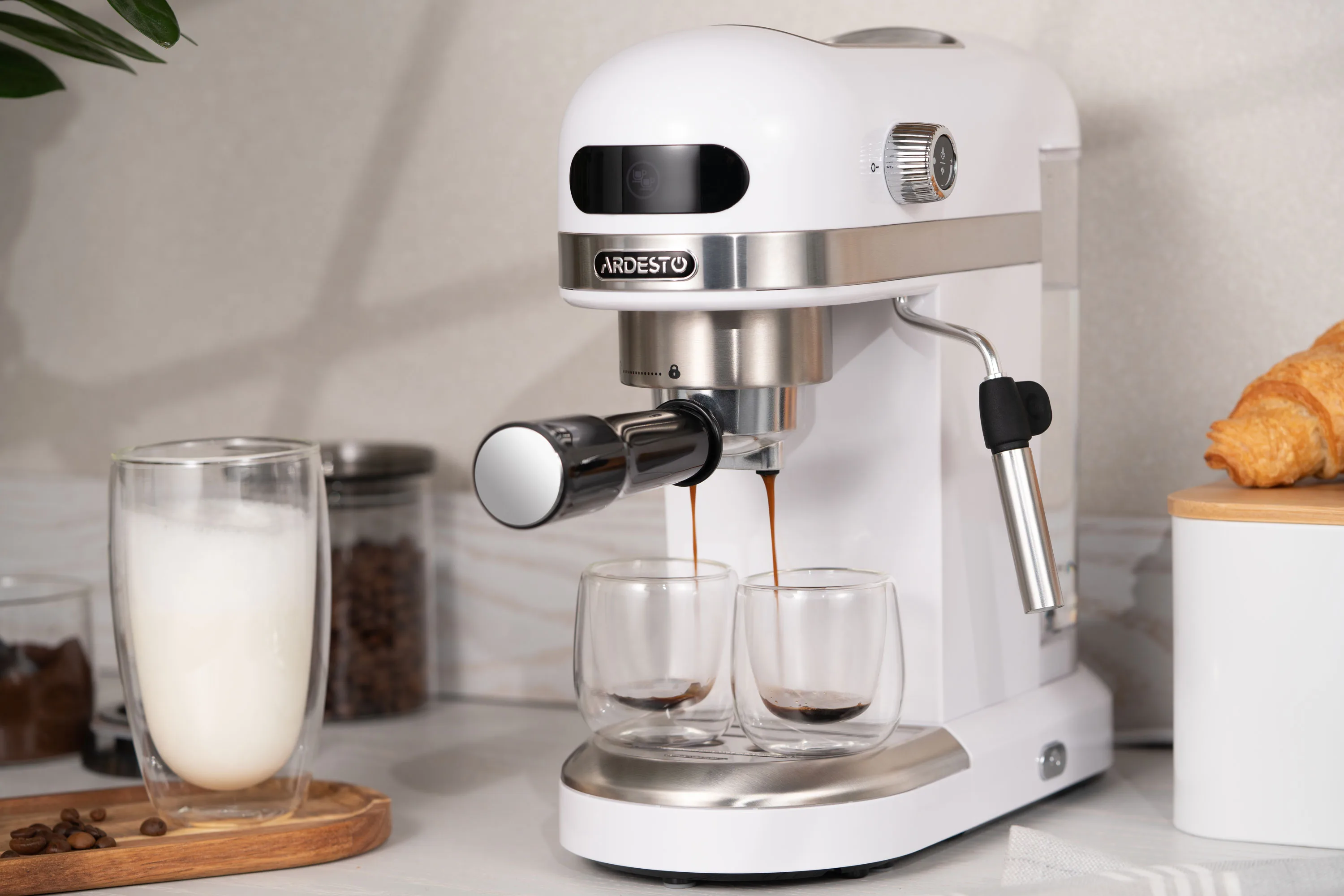 Кофе машина Ardesto YCM-E1500