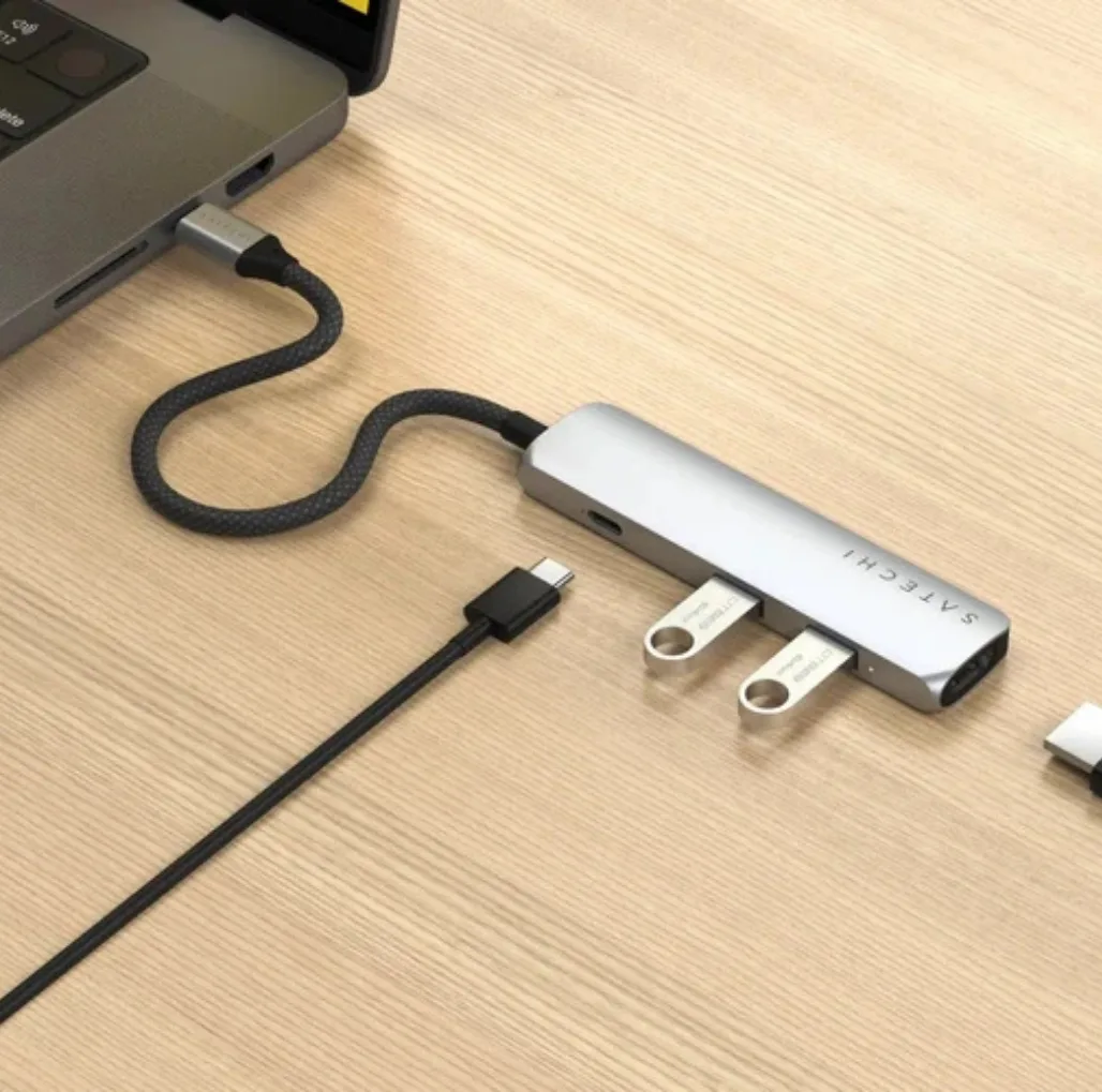 USB-концентратор Satechi 4-в-1 USB-C Slim Multiport Adapter 4K, серебристый
